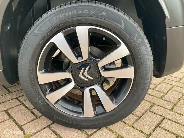 Citroën C3 Aircross 1.2 PureTech S&S Shine 2019 Benzine 17