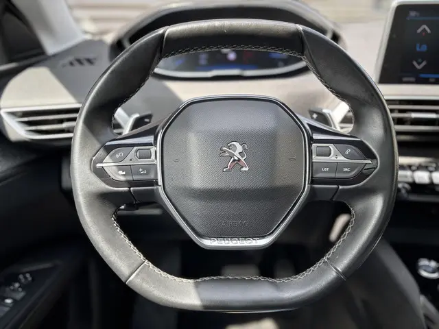 Peugeot 3008 1.2 PureTech Première 2017 Benzine 12