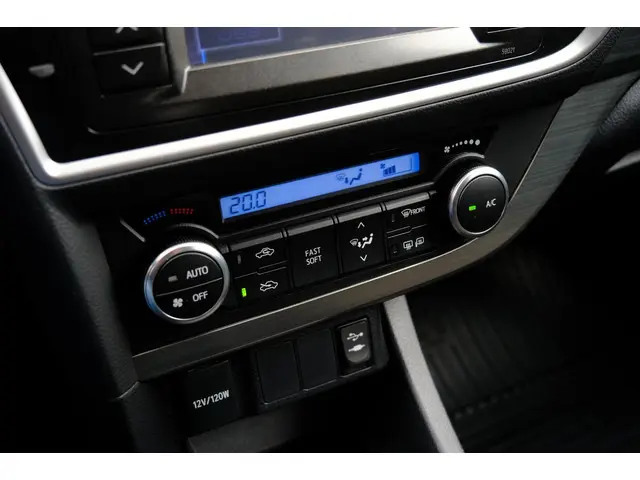 Toyota Auris 1.6 Aspiration Clima|Cam|LMV 2013 Benzine 14