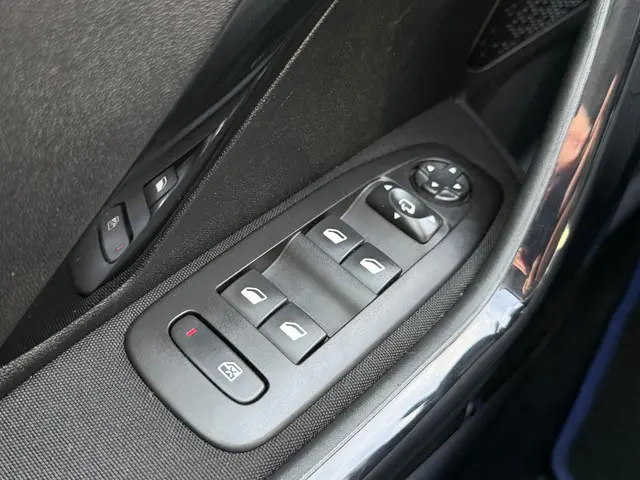 Peugeot 2008 1.2 PureTech Signature 2019 Benzine 27