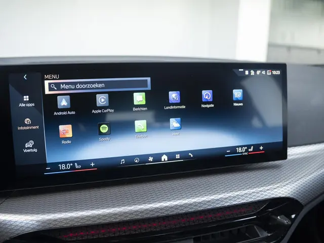 BMW 3 Serie Touring 320i 2025 Benzine 24