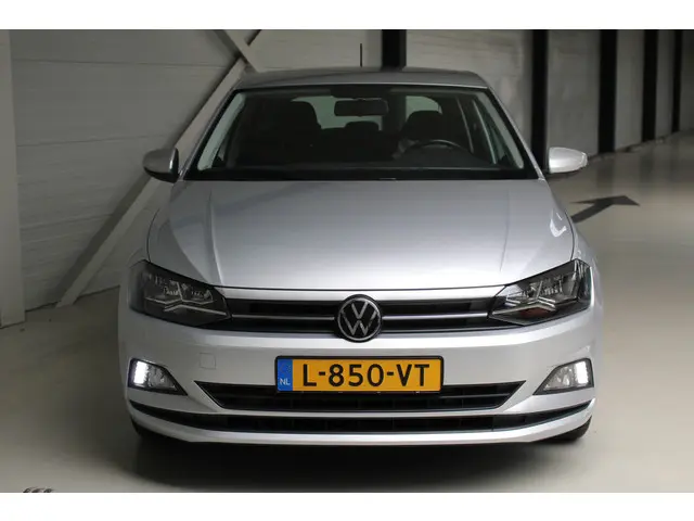 Volkswagen Polo 1.0 TSI Comfortline 2021 Benzine 7