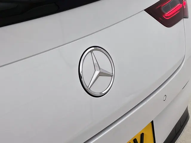 Mercedes-Benz CLA 180 AMG Line 2023 Hybride Benzine 23