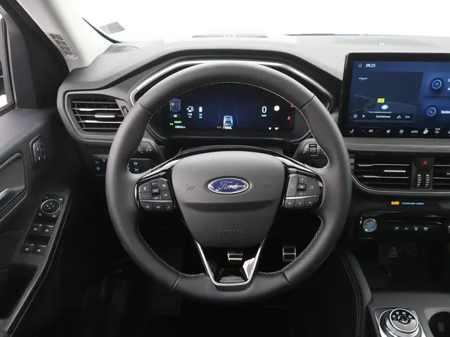 Ford Kuga 2.5 PHEV Active X 2025 Hybride Benzine 37