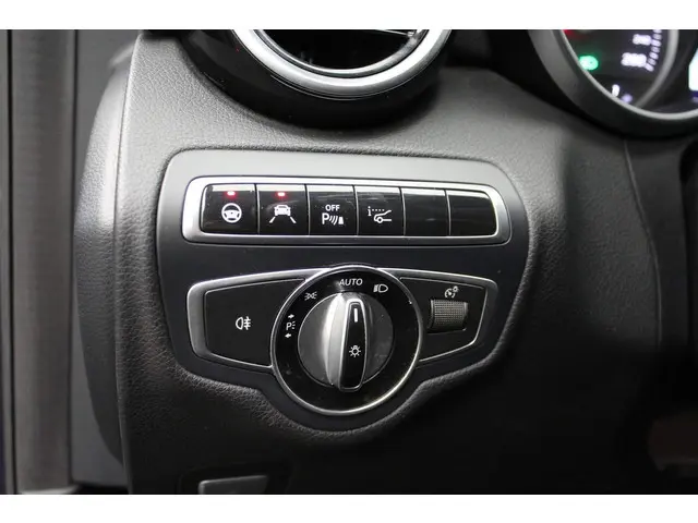 Mercedes-Benz C-Klasse Estate 250 Prestige 2015 Benzine 26