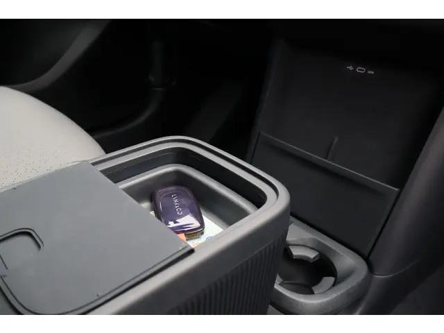 Lynk & Co 02 More 66 kWh 2025 Elektrisch 13