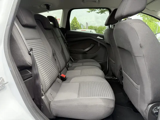 Ford C-MAX 1.0 Titanium 2015 Benzine 10