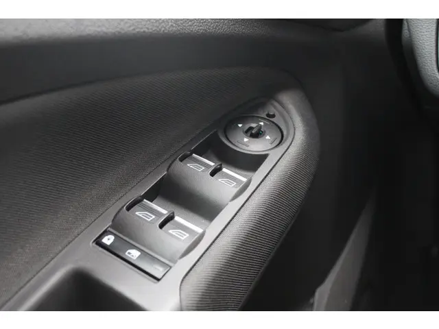 Ford C-MAX 1.5 Titanium 2015 Benzine 18