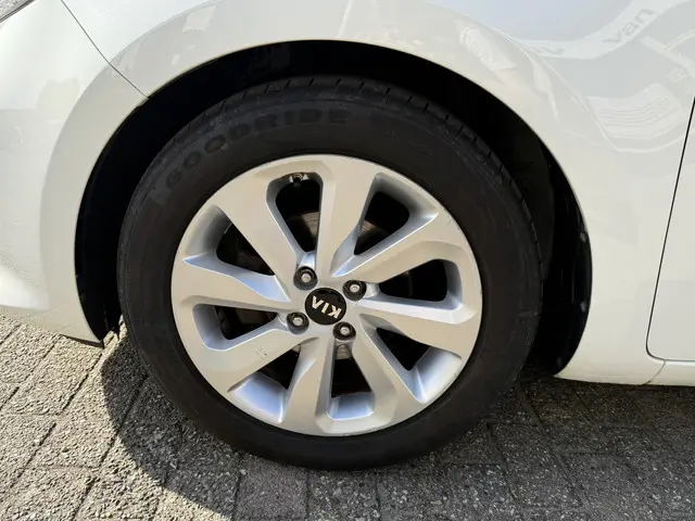 Kia Rio 1.2 CVVT ExecutiveLine 2016 Benzine 24