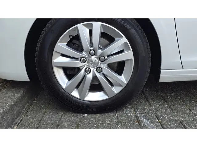 Peugeot 308 SW 1.2 PureTech Blue Lion 2017 Benzine 9