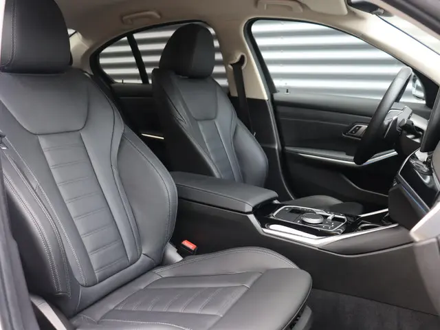 BMW 3 Serie Sedan 330e 2023 Hybride Benzine 8