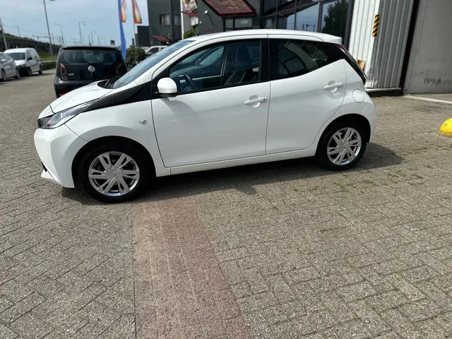 Toyota Aygo 1.0 VVT-i x-play 2016 Benzine 5
