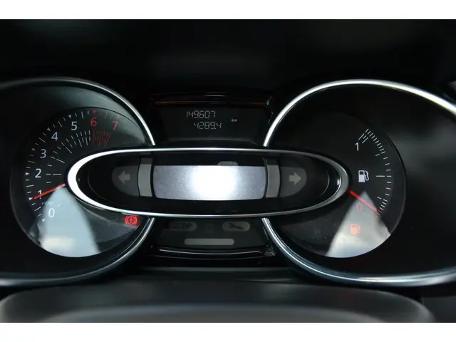 Renault Clio Estate 0.9 TCe Limited 2017 Benzine 26