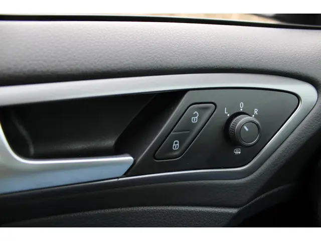 Volkswagen Golf 1.0 TSI Edition 5 Drs 2016 Benzine 15