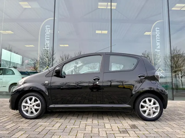 Toyota Aygo 1.0 VVT-i Dynamic 5-deurs, Airco 2013 Benzine 5