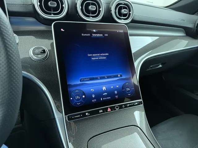 Mercedes-Benz C-Klasse 180 AMG Line 2024 Benzine 34