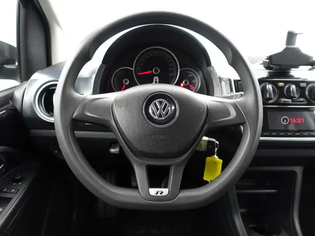 Volkswagen up! 1.0 BMT R Line- 2018 Benzine 12