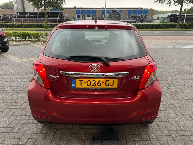 Toyota Yaris 1.3 VVT-i Dynamic|automaat| 2013 Benzine 8
