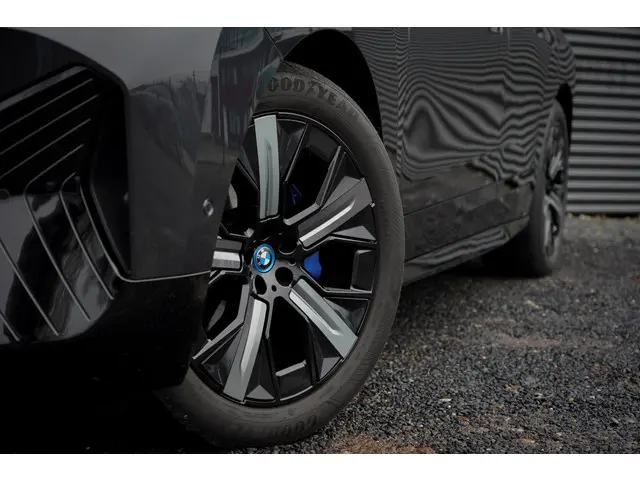 BMW iX xDrive40 Excellence 77 kWh 2022 Elektrisch 32