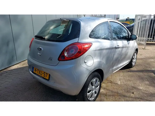 Ford Ka 1.2 Style start/airco/nieuw distributie 2014 Benzine 8