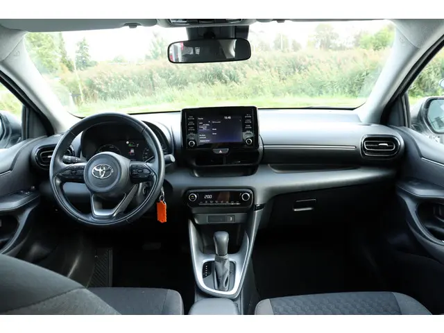 Toyota Yaris 1.5 Hybrid Active 2022 Hybride Benzine 23