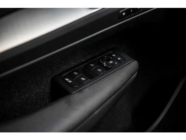 Volvo XC40 2.0 B4 Plus Dark 2024 Benzine 24