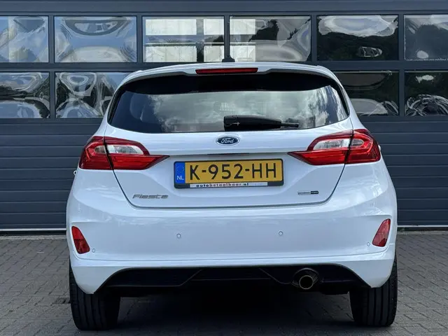 Ford Fiesta 1.0 ECOBOOST HYBRID ST-LINE X 2021 Benzine 17
