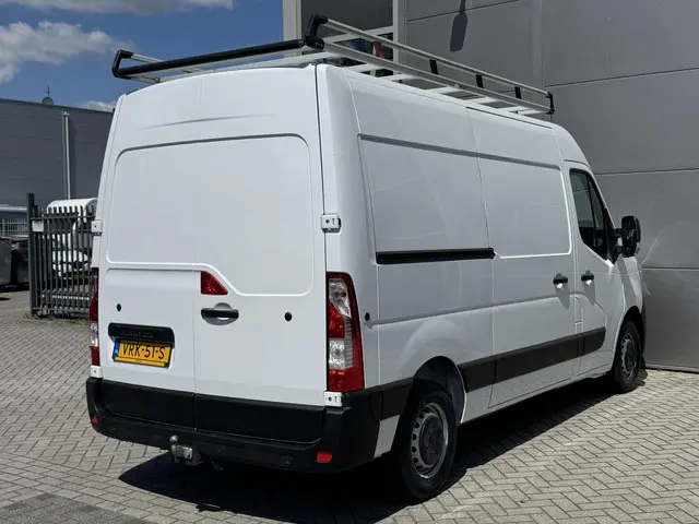 Renault Master T35 2.3 dCi 135 L2H2 Comfort 2022 Diesel 21