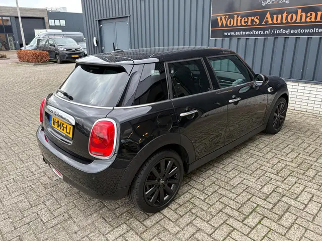 MINI One Mini 1.2 Chili Business *pano 2016 Benzine 9