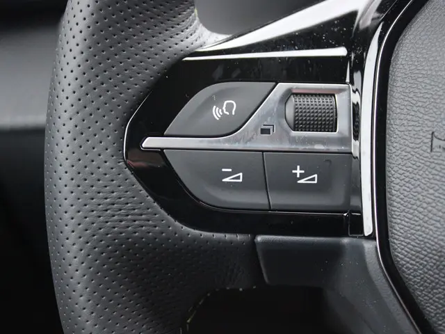 Peugeot 2008 1.2 Hybrid 145 GT 2026 Hybride Benzine 24