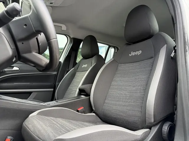 Jeep Avenger Longitude 54 kWh Aut. 2024 Elektrisch 11