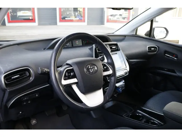 Toyota Prius 1.8 First Edition 2016 Hybride Benzine 11