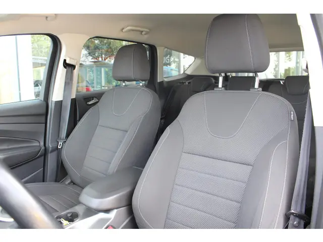 Ford Kuga 1.5 Trend Edition 2015 Benzine 10