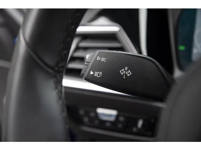 BMW 3 Serie 320i High Executive 2020 Benzine 42