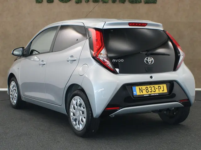 Toyota Aygo 1.0 VVT-i x-play 2018 Benzine 13