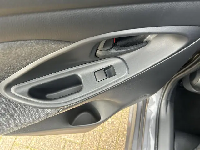 Toyota Yaris 1.5 Hybrid Executive 2021 Hybride Benzine 20