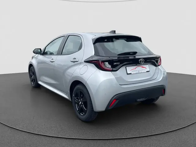 Toyota Yaris 1.5 Hybrid Active 2025 Hybride Benzine 10