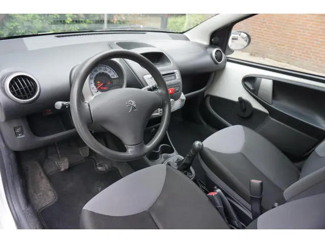 Peugeot 107 1.0 Access Accent / Airco / NAP / 2012 Benzine 6