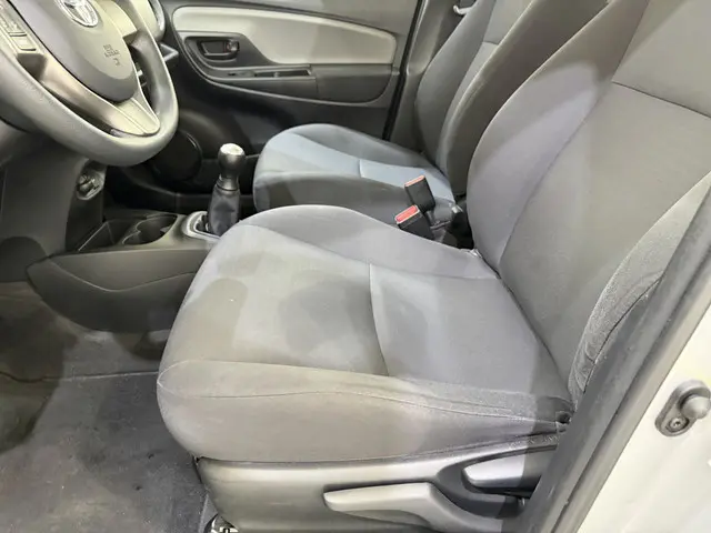 Toyota Yaris HB 1.0 VVt-i Aspiration 2015 Benzine 23