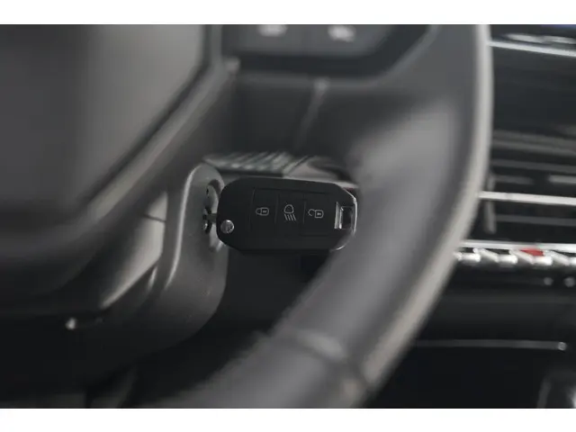 Peugeot 208 PureTech 100 Allure 2024 Benzine 16