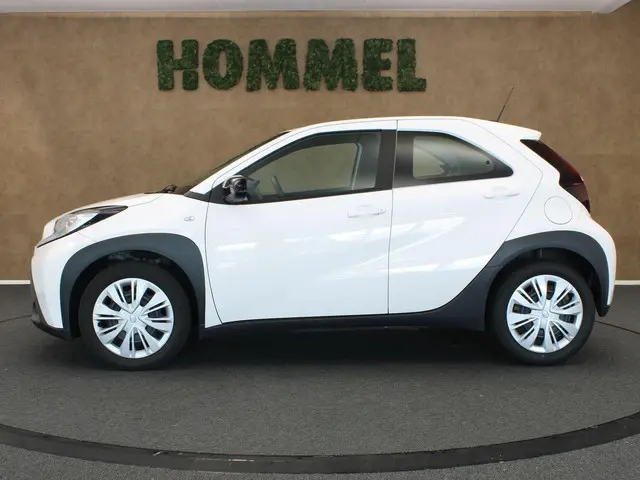 Toyota Aygo X 1.0 VVT-i MT Play 2024 Benzine 10