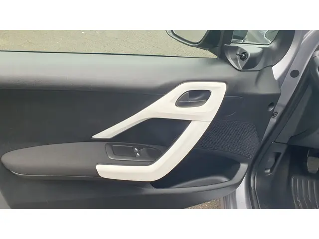 Peugeot 208 1.2 PureTech Like 2019 Benzine 18