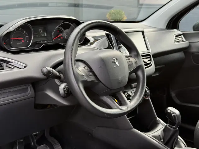 Peugeot 208 1.2 VTi Active 2014 Benzine 12
