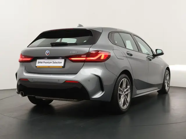 BMW 1 Serie 5-deurs 118i 2023 Benzine 8