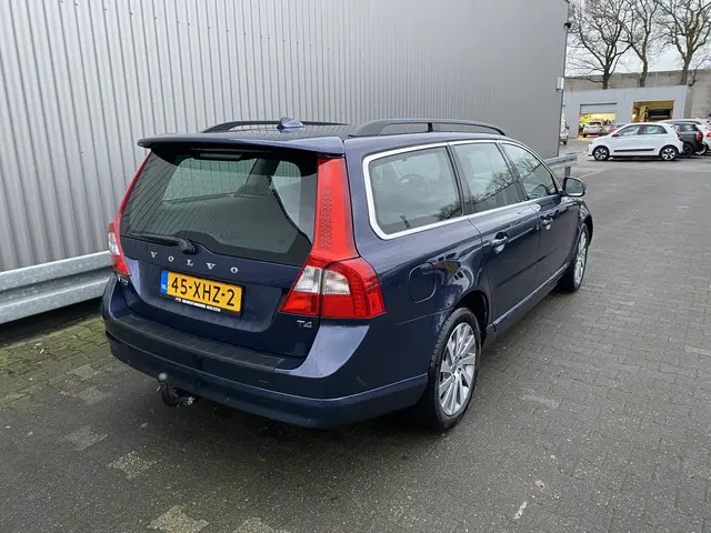 Volvo V70 1.6 T4 Limited Edition 2012 Benzine 2