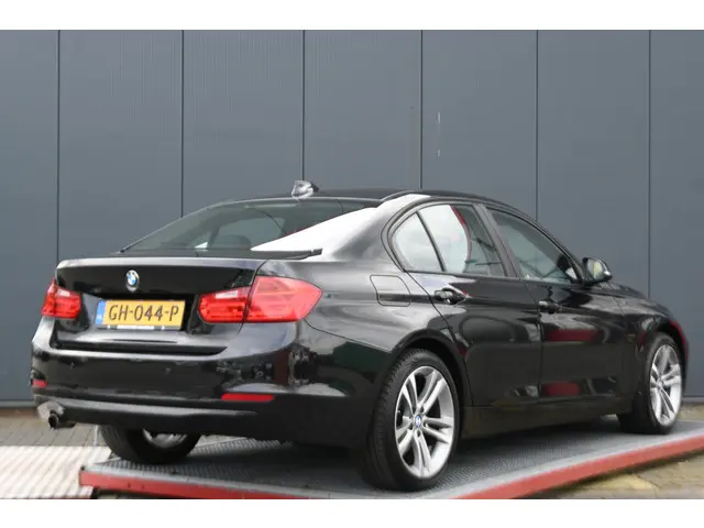 BMW 3 Serie 316i Business 2015 Benzine 3