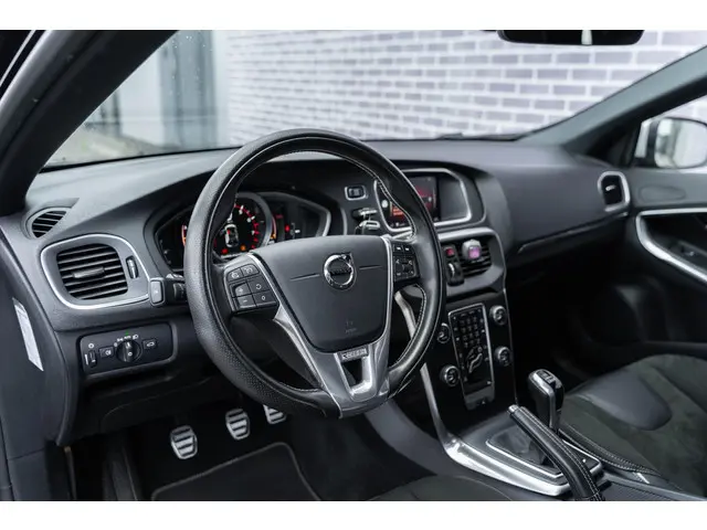 Volvo V40 T4 190pk R-Design 2018 Benzine 18