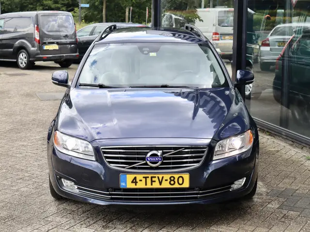 Volvo V70 D2 Nordic+ Automaat, excl BPM 2014 Diesel 21