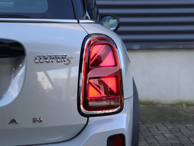 MINI Countryman Cooper S E ALL4 2021 Hybride Benzine 25