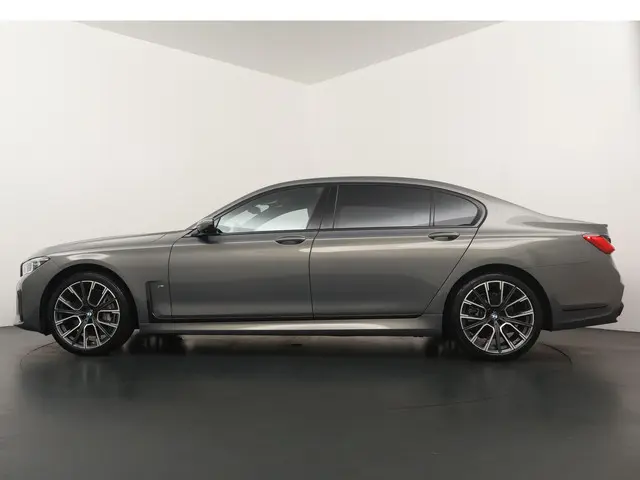 BMW 7 Serie 740Ld xDrive High Executive 2021 Diesel 12